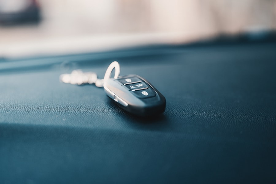 Llave de auto con transponder sobre el tablero, llaves con chip en Chile